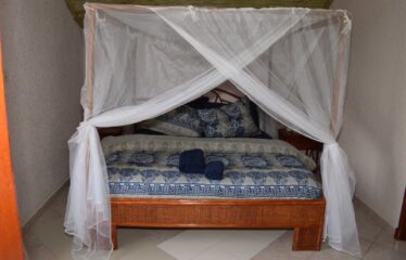 Beautiful furnished 3-room villa in residence for rent in saly