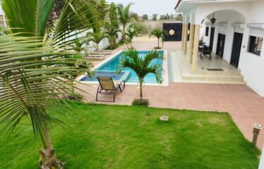 Villa meublée 5 pièces avec piscine privée à louer à saly