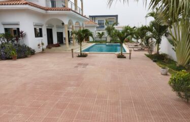 Villa meublée 5 pièces avec piscine privée à louer à saly