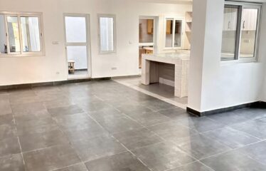 Duplex for rent in Mamelles cité Mbackiou Faye