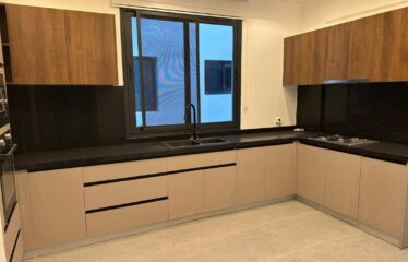 Bel appartement f5 de grand standing à louer sur la corniche ouest ( cité africa)