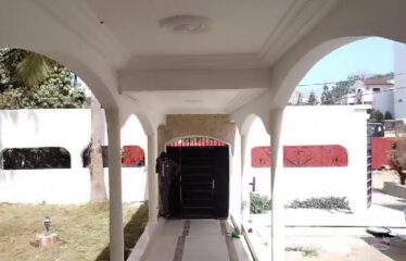 Large 8-room villa for rent in Les Almadies