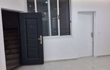 Bel appartement f4 avec terrasse personnelle à louer à yoff aéroport