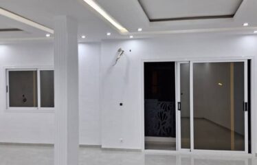 Bel appartement f4 avec terrasse personnelle à louer à yoff aéroport