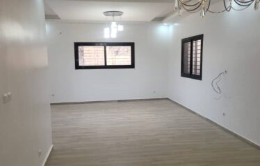 Duplex à la cité Mbackiyou Faye 5 chambres 650.000F