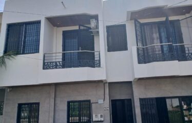Villa R+1 en vente à Zac Mbao à 85millions