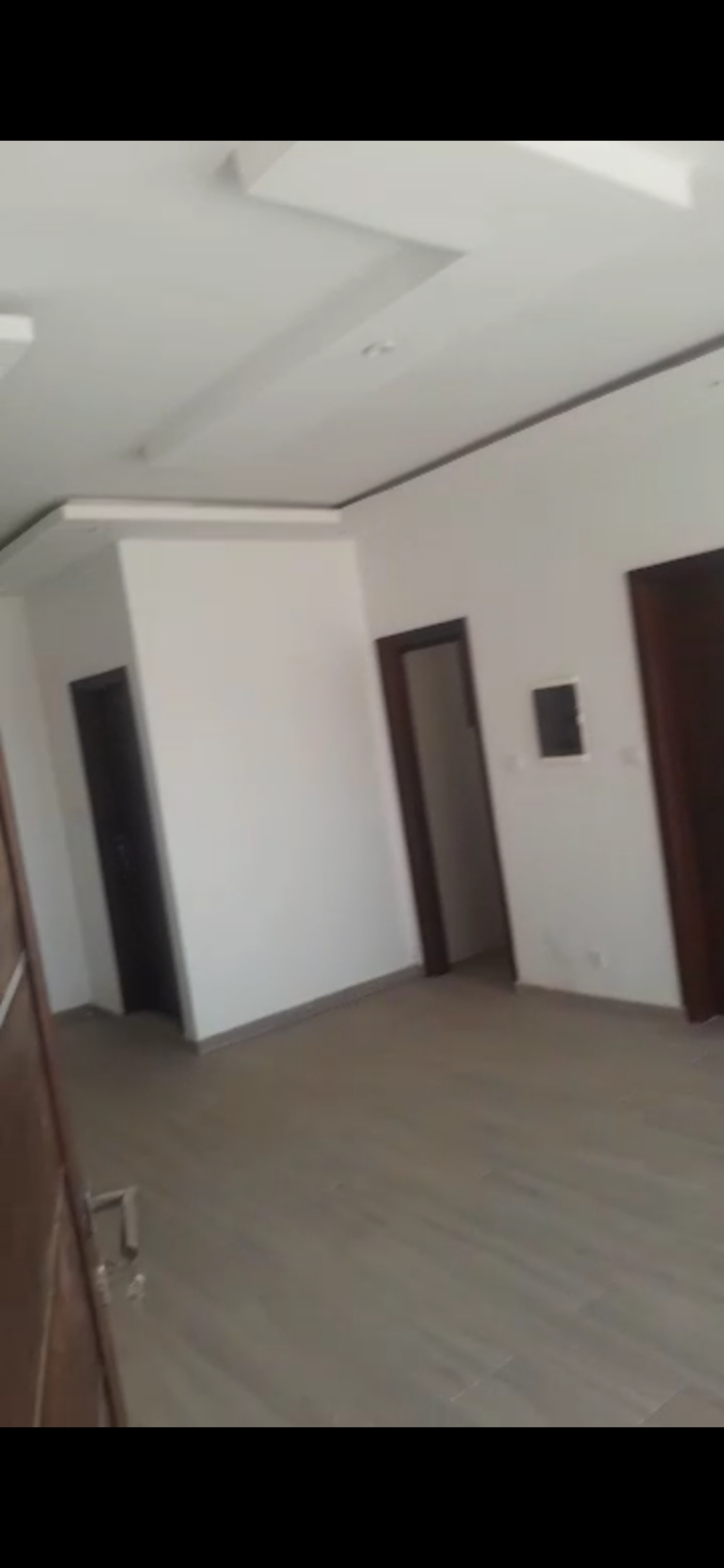 Appartement f2 à usage de bureaux à louer à colobane